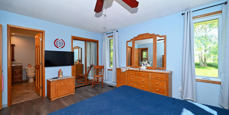 14-6401-12 Main Bedroom 2