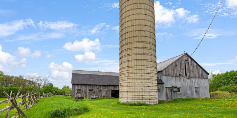 7460-24 Barn & Silo