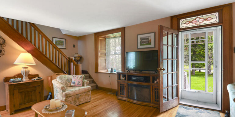 7460-8 Living Room 3